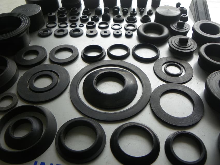 Empaques y tapones de caucho fabricados por Industrias Jolferb